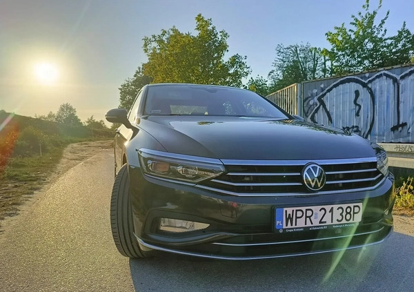 Volkswagen Passat cena 130000 przebieg: 88400, rok produkcji 2021 z Warszawa małe 742